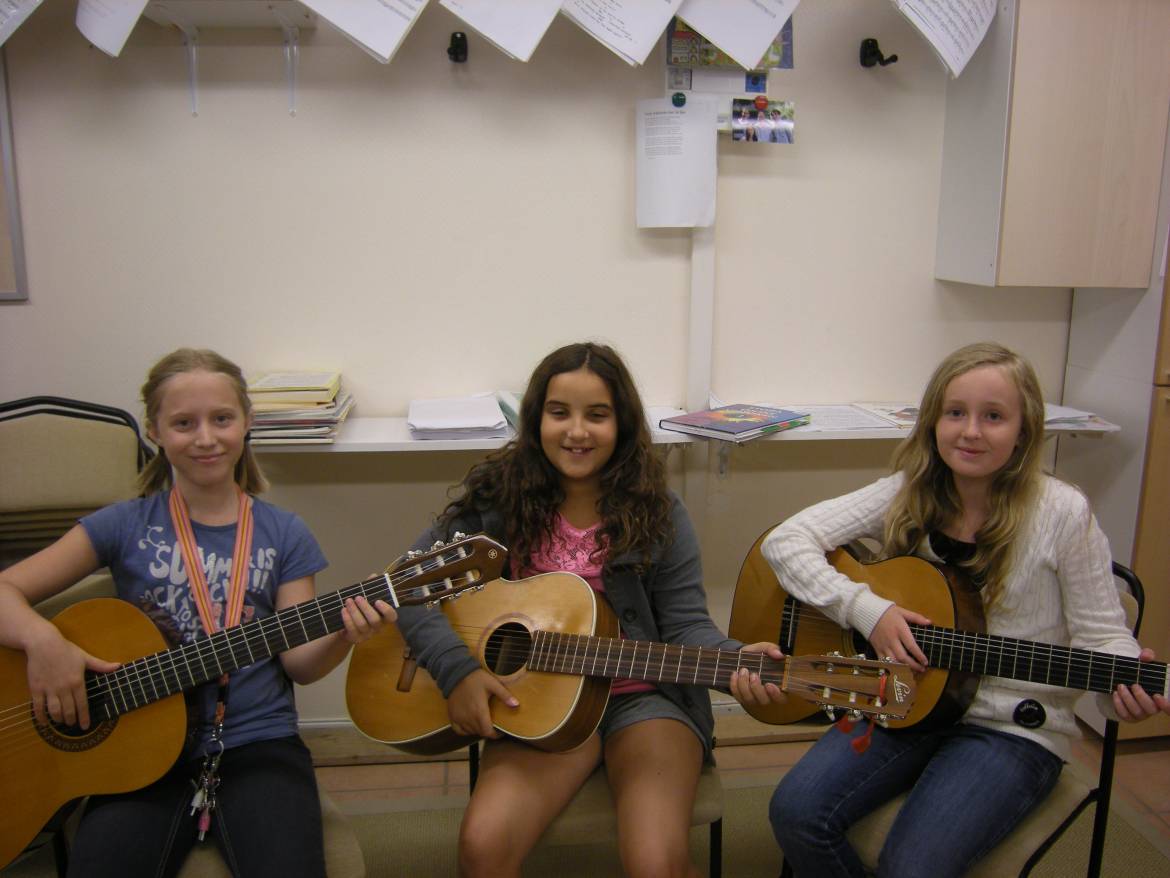 Gitarr-Vendela-Julia-Lovisa.jpg