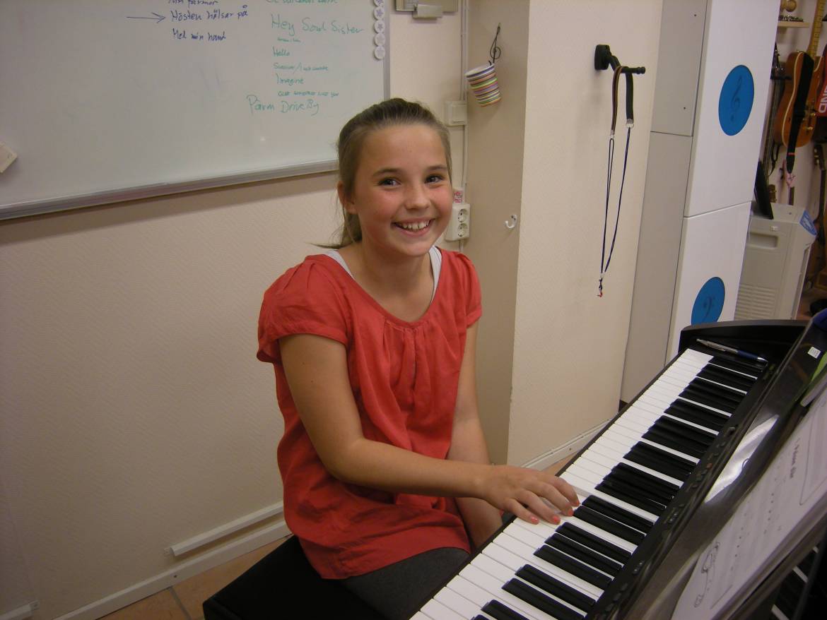Piano-Sarah.jpg